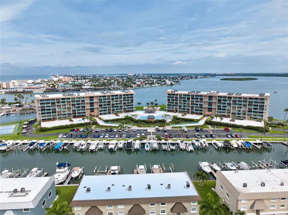 For Sale: $399,000 (2 beds, 2 baths, 1175 Square Feet)
