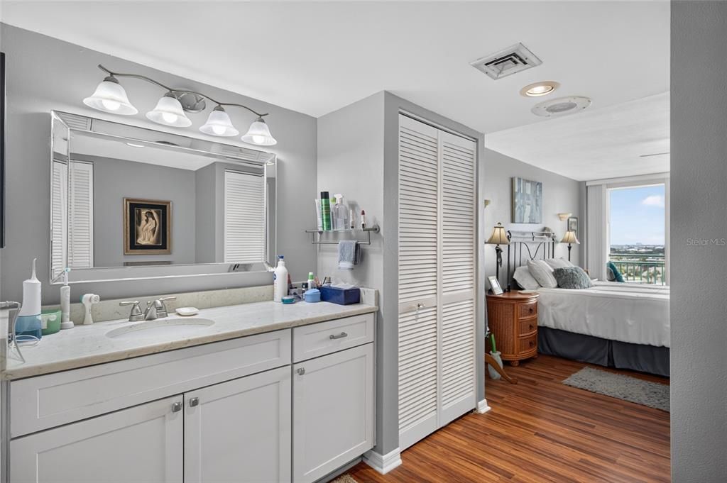 For Sale: $399,000 (2 beds, 2 baths, 1175 Square Feet)