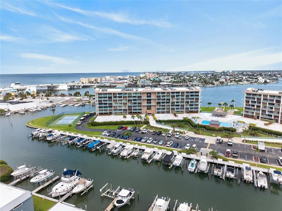For Sale: $399,000 (2 beds, 2 baths, 1175 Square Feet)