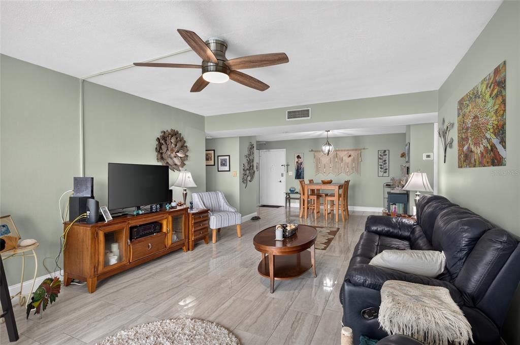 For Sale: $399,000 (2 beds, 2 baths, 1175 Square Feet)