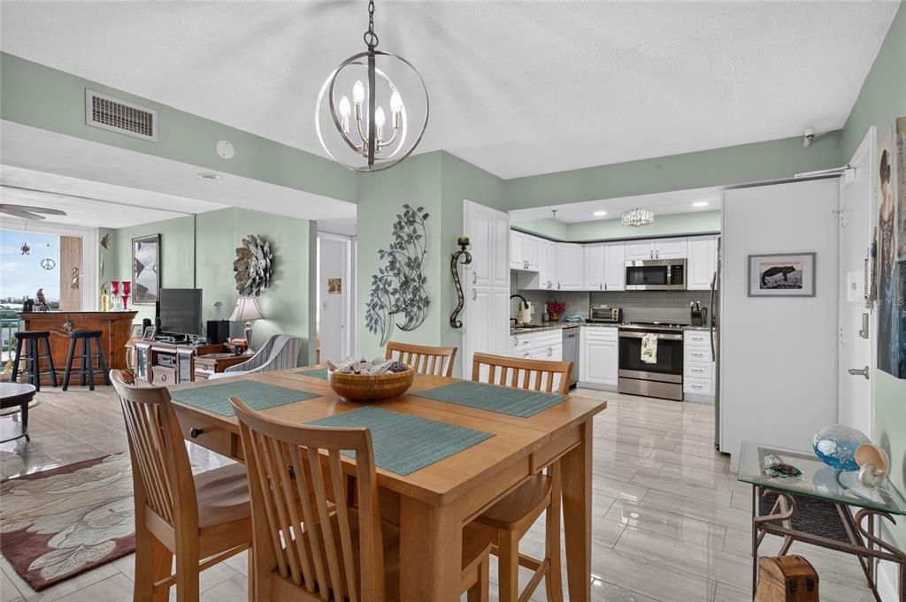 For Sale: $399,000 (2 beds, 2 baths, 1175 Square Feet)
