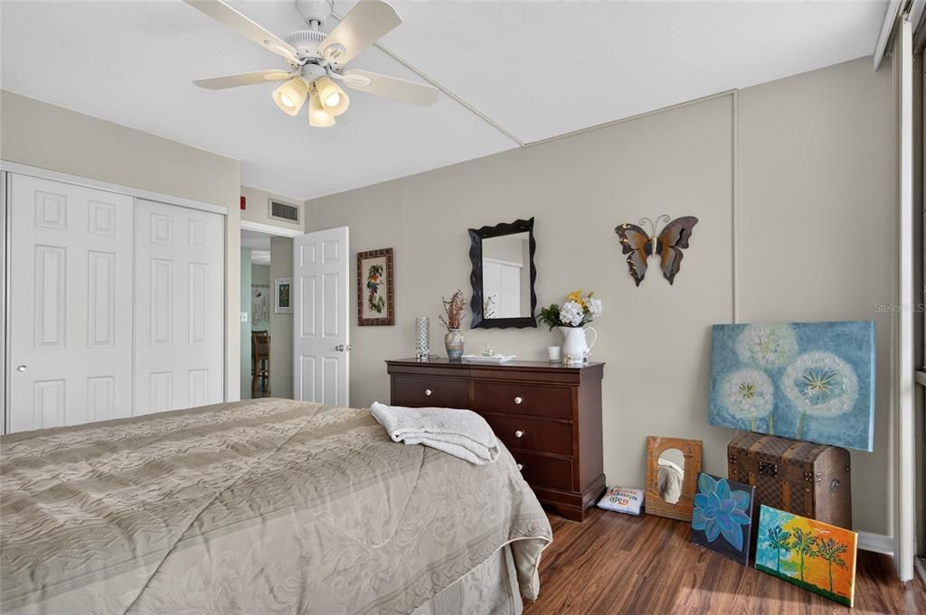 For Sale: $399,000 (2 beds, 2 baths, 1175 Square Feet)