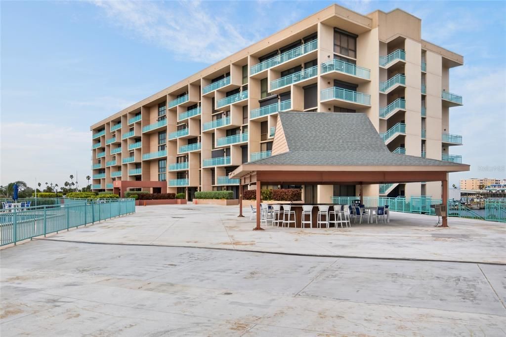 For Sale: $399,000 (2 beds, 2 baths, 1175 Square Feet)