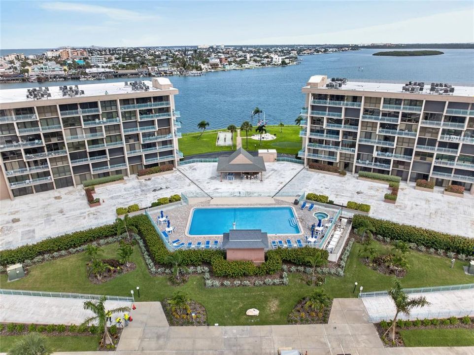 For Sale: $399,000 (2 beds, 2 baths, 1175 Square Feet)