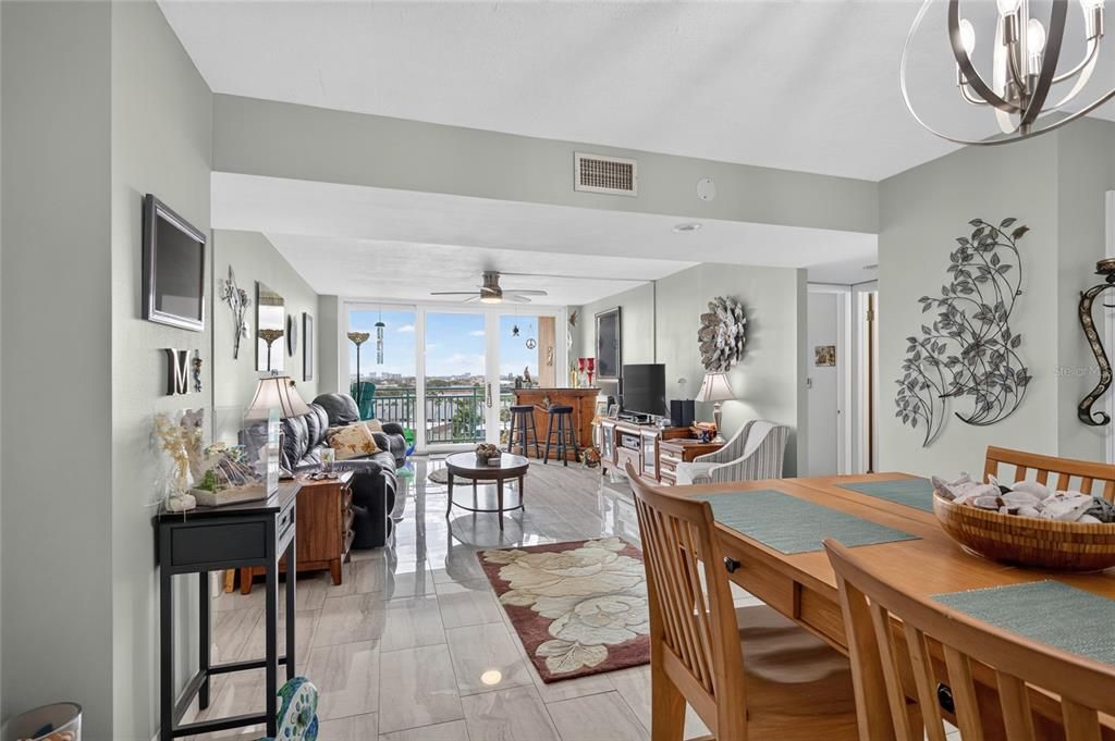For Sale: $399,000 (2 beds, 2 baths, 1175 Square Feet)