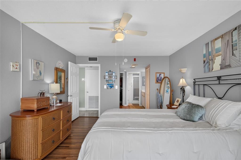 For Sale: $399,000 (2 beds, 2 baths, 1175 Square Feet)