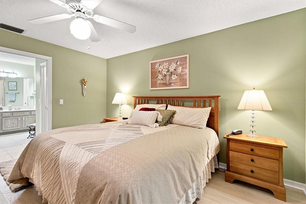 For Sale: $329,900 (3 beds, 2 baths, 1553 Square Feet)