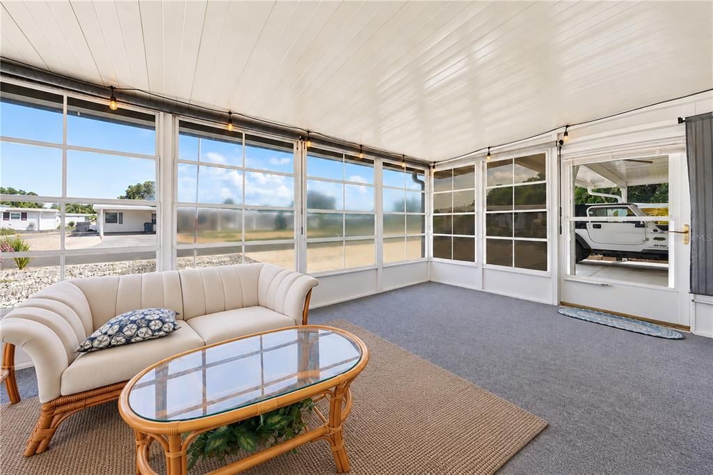 For Sale: $189,999 (2 beds, 2 baths, 1056 Square Feet)