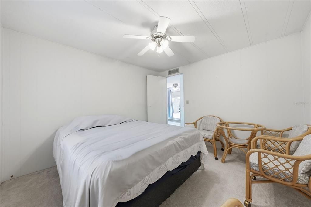 For Sale: $189,999 (2 beds, 2 baths, 1056 Square Feet)