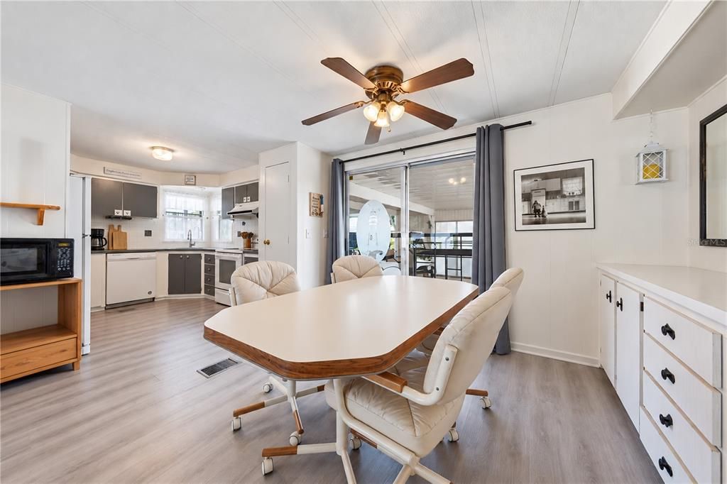 For Sale: $189,999 (2 beds, 2 baths, 1056 Square Feet)