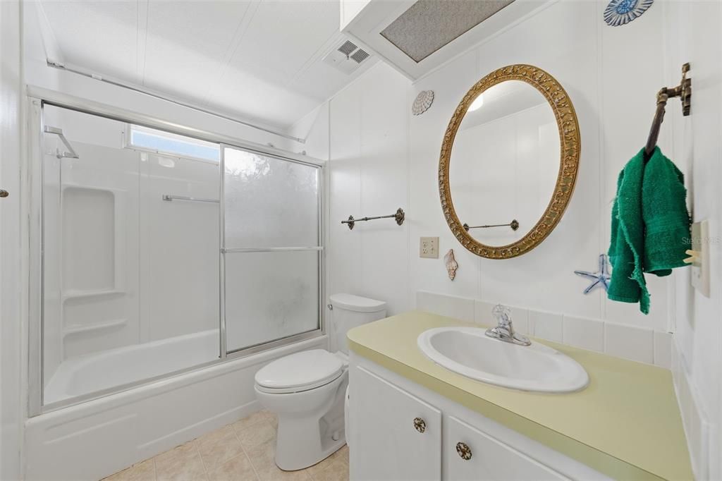 For Sale: $189,999 (2 beds, 2 baths, 1056 Square Feet)