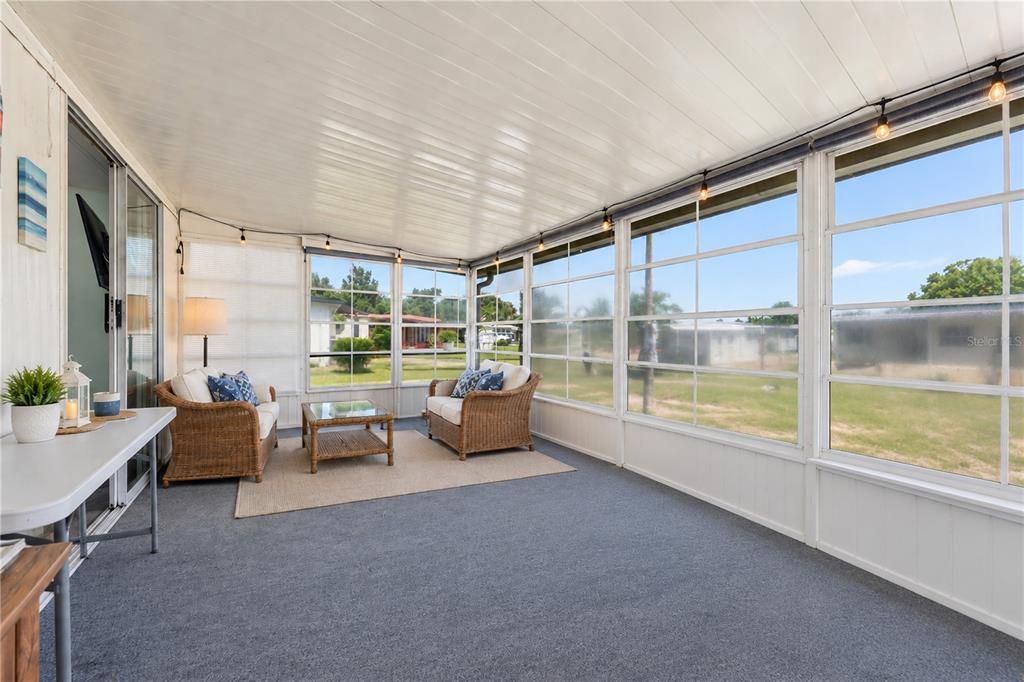 For Sale: $189,999 (2 beds, 2 baths, 1056 Square Feet)