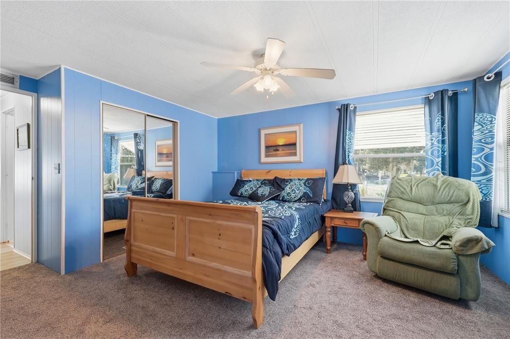 For Sale: $189,999 (2 beds, 2 baths, 1056 Square Feet)