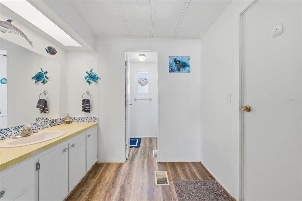 For Sale: $189,999 (2 beds, 2 baths, 1056 Square Feet)
