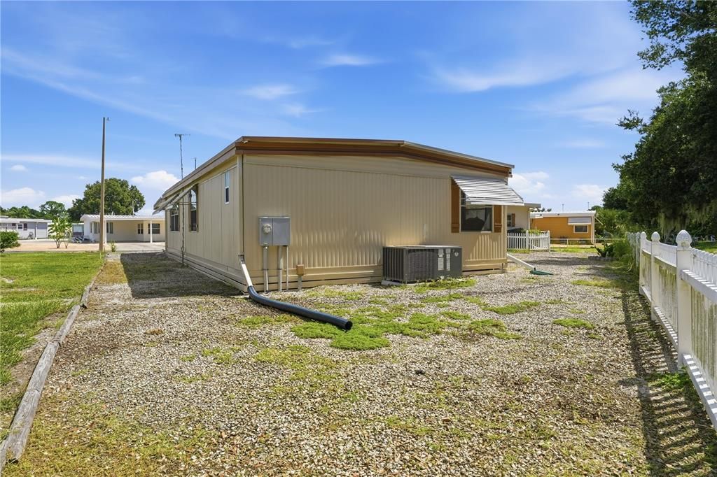 For Sale: $189,999 (2 beds, 2 baths, 1056 Square Feet)