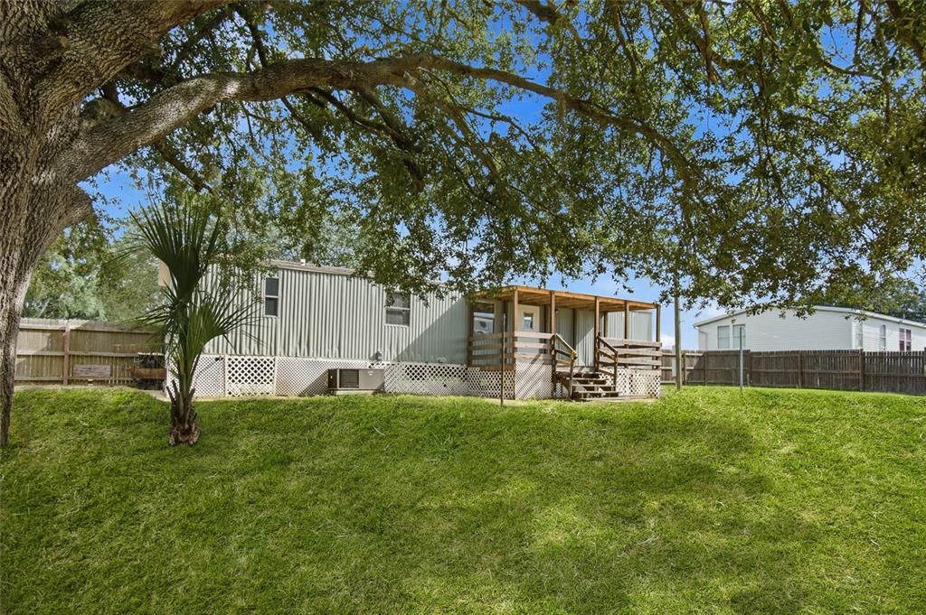 For Sale: $149,990 (2 beds, 2 baths, 728 Square Feet)