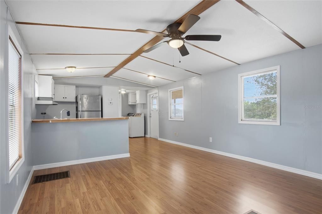 For Sale: $149,990 (2 beds, 2 baths, 728 Square Feet)