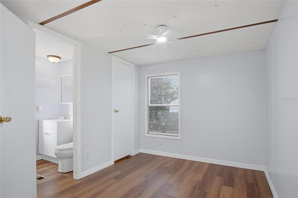 For Sale: $149,990 (2 beds, 2 baths, 728 Square Feet)