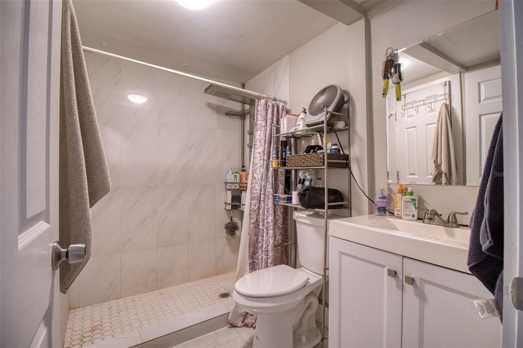 На продажу: $379,000 (4 спален, 0 ванн, 1646 Квадратных фут)
