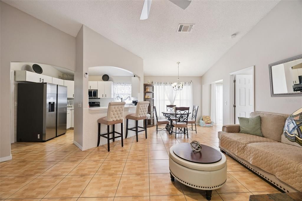 For Sale: $325,000 (3 beds, 2 baths, 1152 Square Feet)