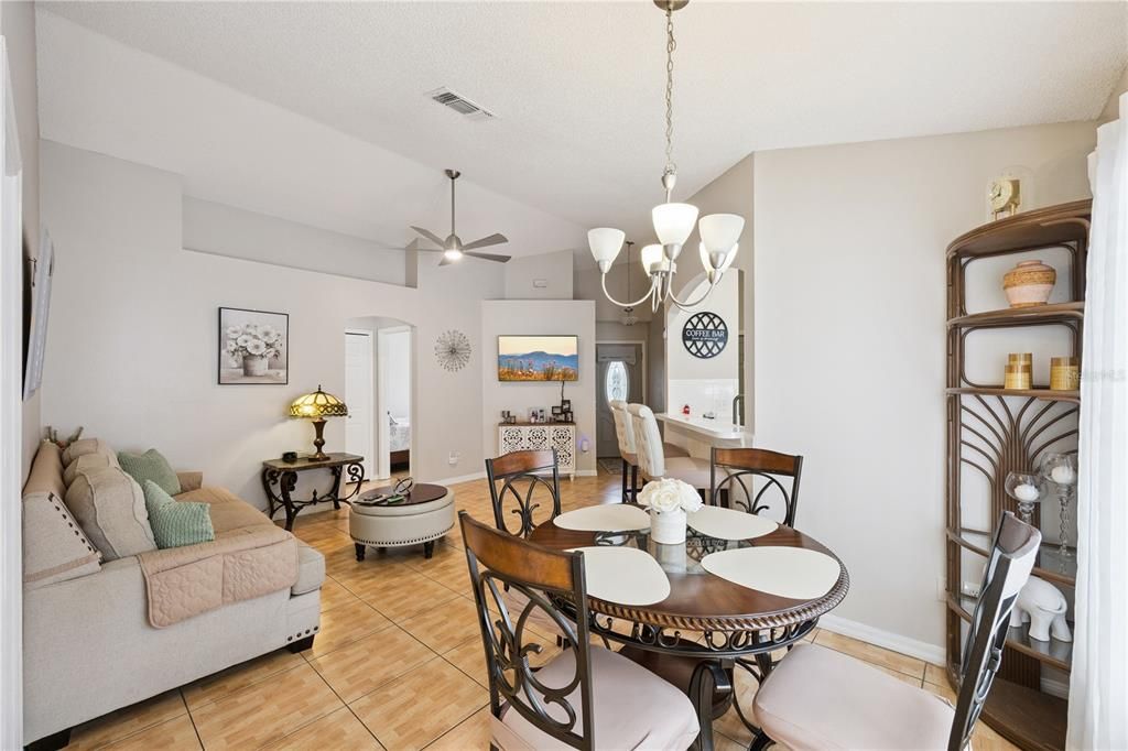For Sale: $325,000 (3 beds, 2 baths, 1152 Square Feet)