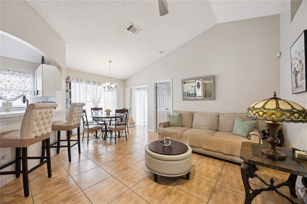 For Sale: $325,000 (3 beds, 2 baths, 1152 Square Feet)