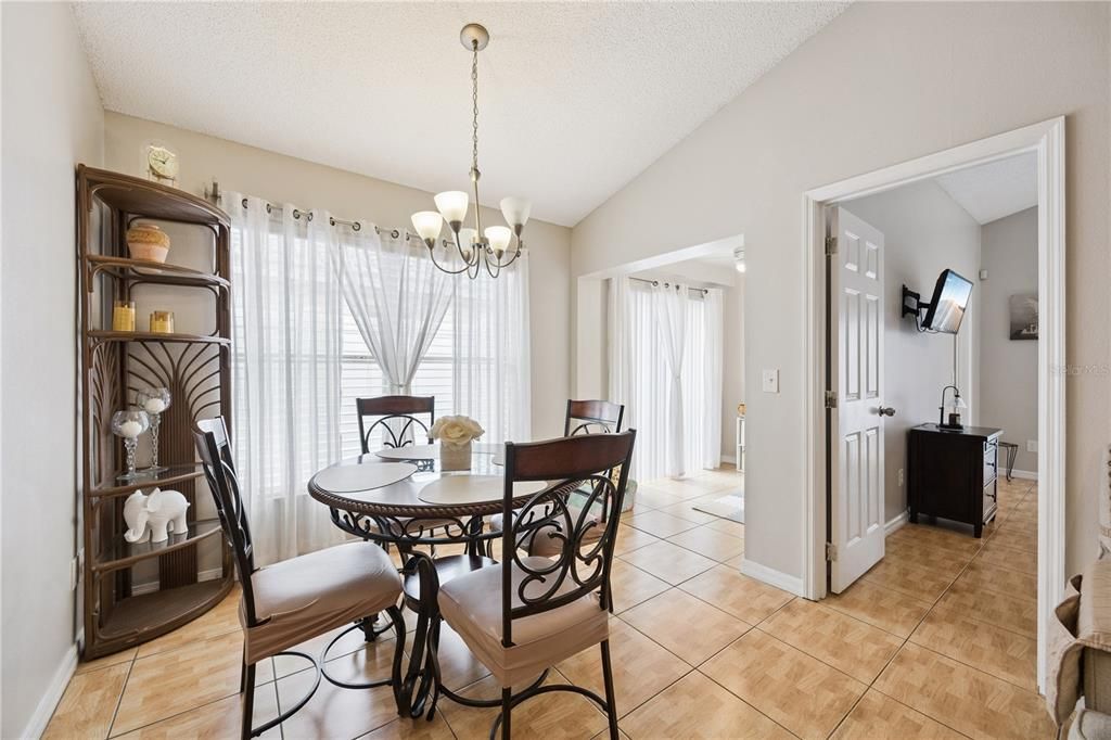 For Sale: $325,000 (3 beds, 2 baths, 1152 Square Feet)