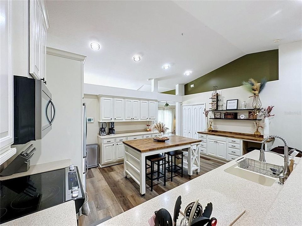 For Sale: $438,000 (4 beds, 2 baths, 2112 Square Feet)