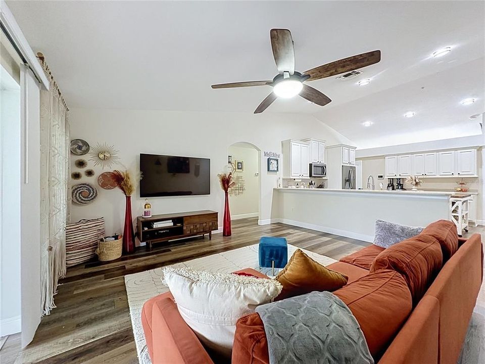 For Sale: $438,000 (4 beds, 2 baths, 2112 Square Feet)