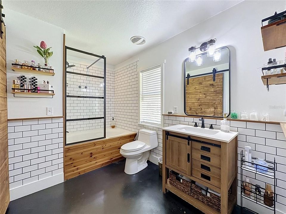 For Sale: $438,000 (4 beds, 2 baths, 2112 Square Feet)