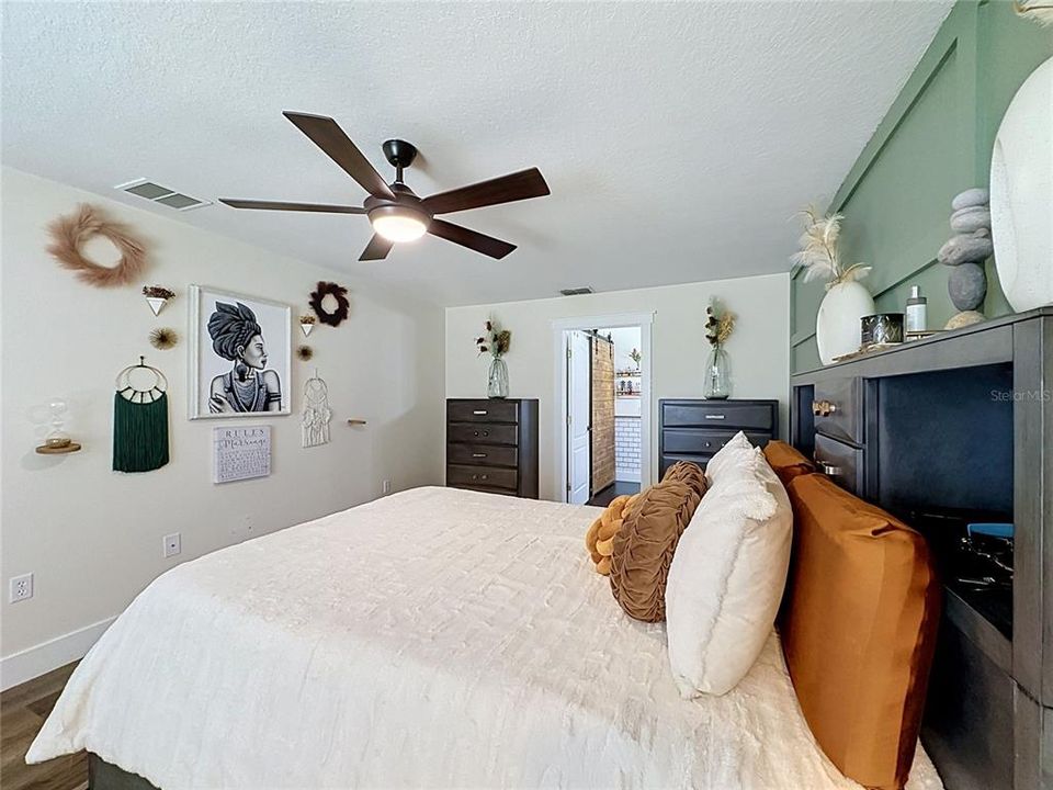 For Sale: $438,000 (4 beds, 2 baths, 2112 Square Feet)