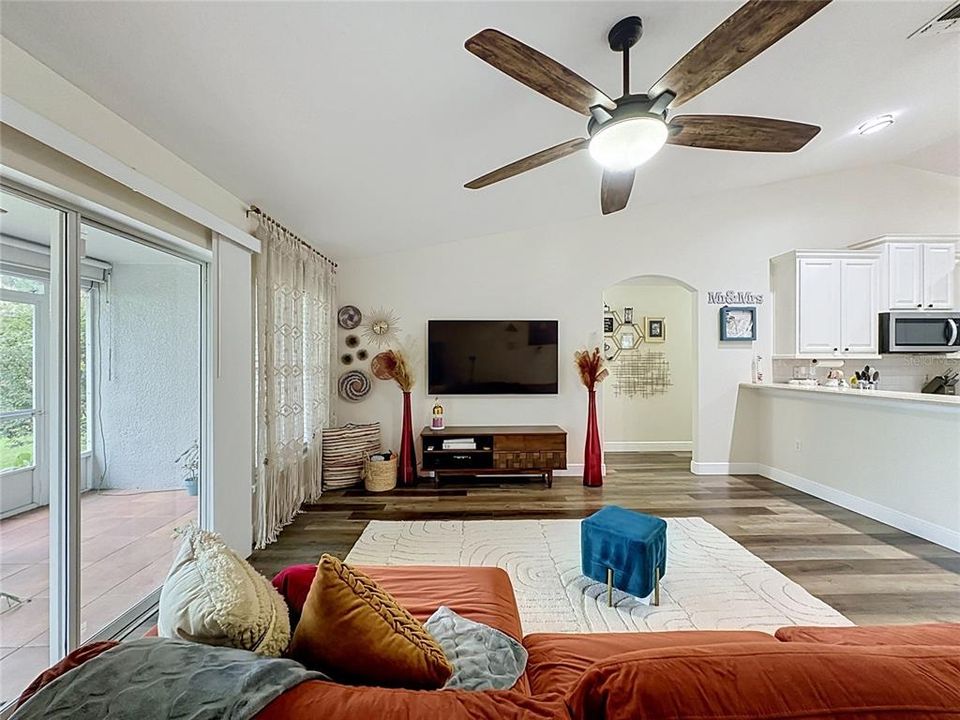 For Sale: $438,000 (4 beds, 2 baths, 2112 Square Feet)