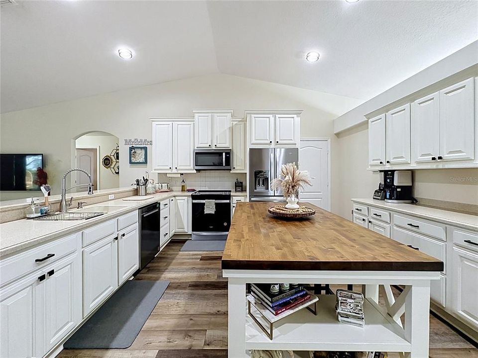 For Sale: $438,000 (4 beds, 2 baths, 2112 Square Feet)