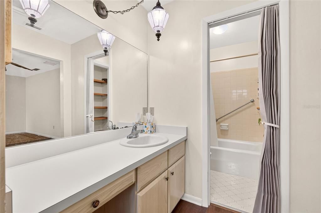 En Venta: $419,900 (4 camas, 2 baños, 2176 Pies cuadrados)