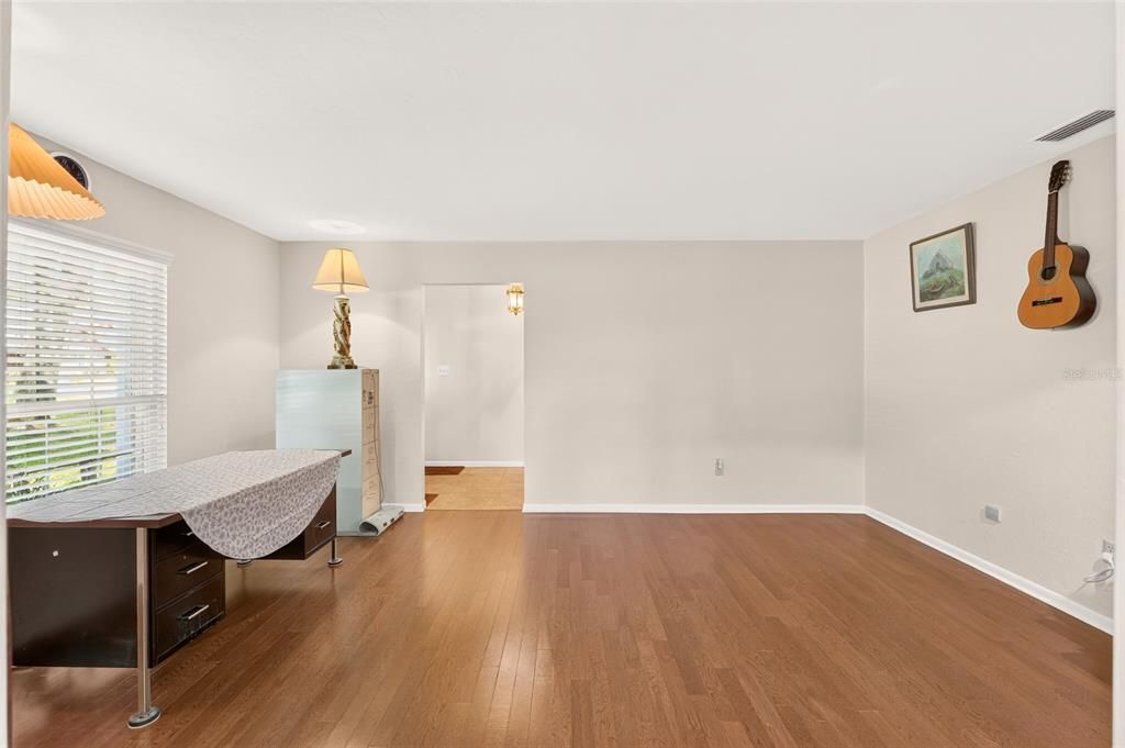 En Venta: $419,900 (4 camas, 2 baños, 2176 Pies cuadrados)