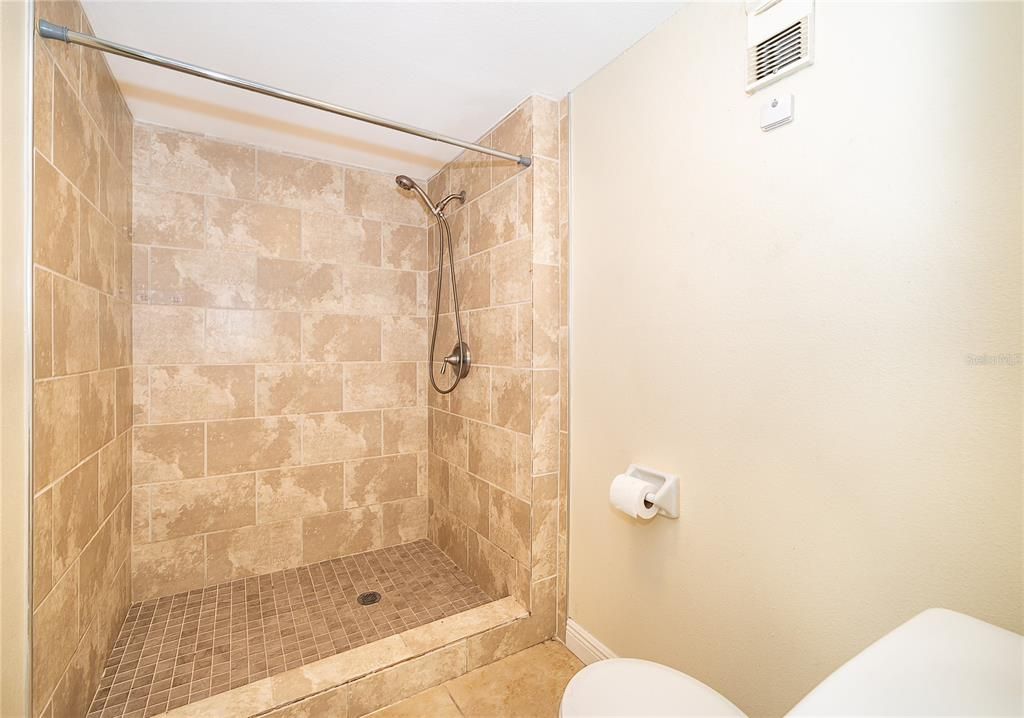 For Sale: $134,900 (2 beds, 2 baths, 1120 Square Feet)