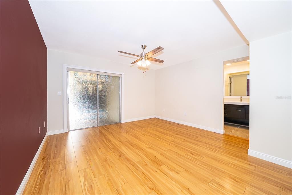 For Sale: $134,900 (2 beds, 2 baths, 1120 Square Feet)