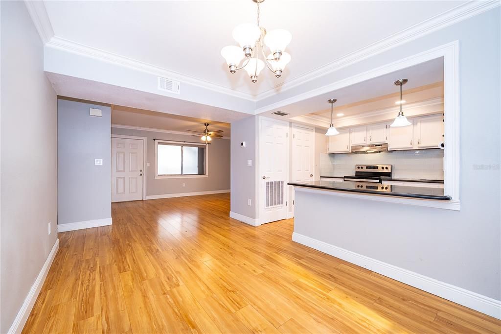 For Sale: $134,900 (2 beds, 2 baths, 1120 Square Feet)