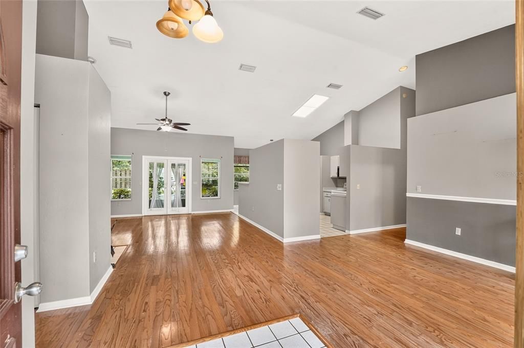 For Sale: $330,000 (3 beds, 2 baths, 1942 Square Feet)