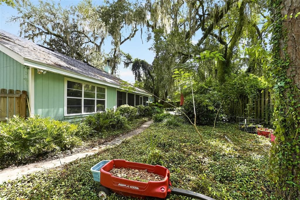 For Sale: $330,000 (3 beds, 2 baths, 1942 Square Feet)