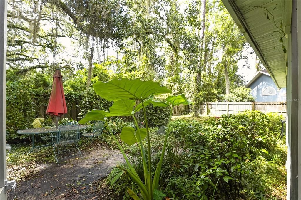 For Sale: $330,000 (3 beds, 2 baths, 1942 Square Feet)