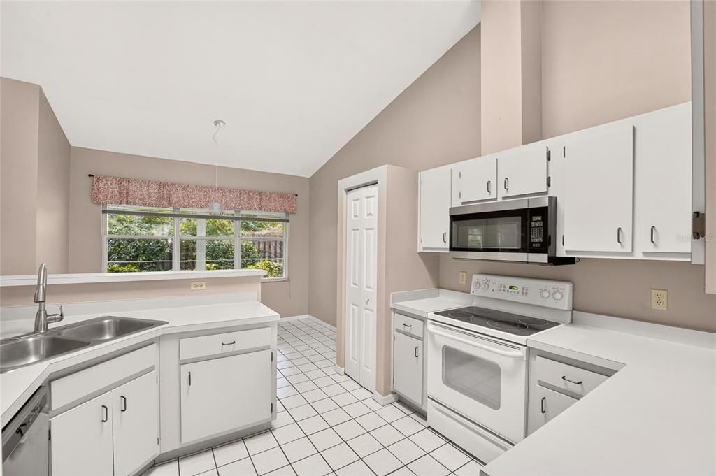 For Sale: $330,000 (3 beds, 2 baths, 1942 Square Feet)