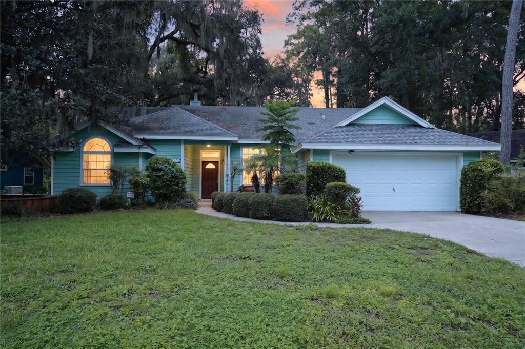 For Sale: $330,000 (3 beds, 2 baths, 1942 Square Feet)