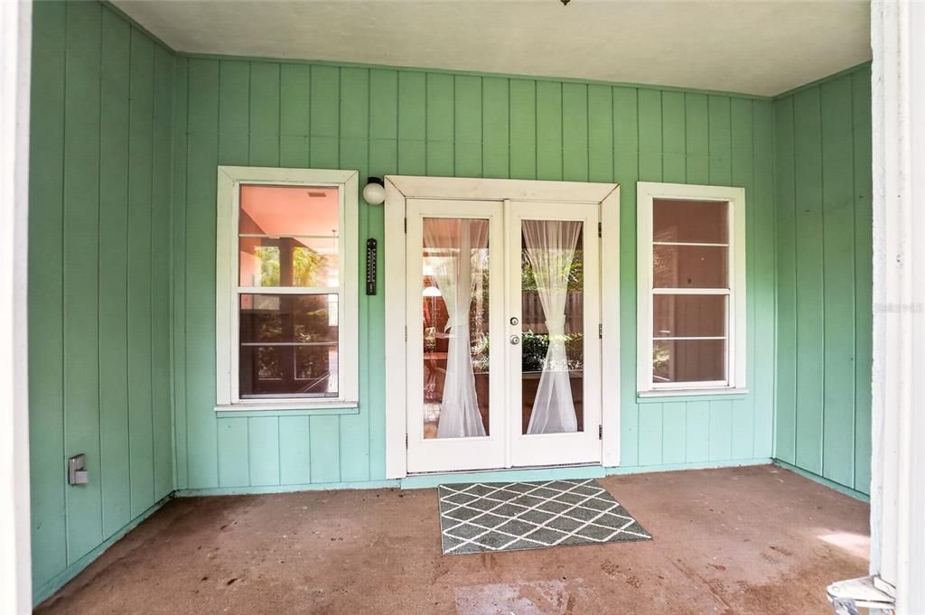 For Sale: $330,000 (3 beds, 2 baths, 1942 Square Feet)