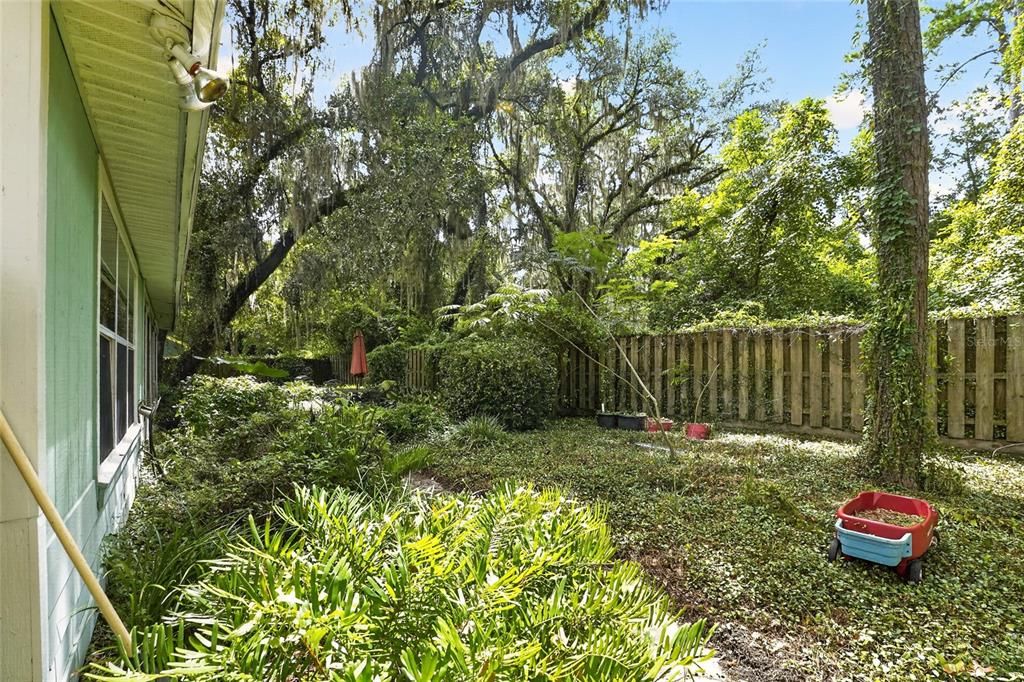 For Sale: $330,000 (3 beds, 2 baths, 1942 Square Feet)