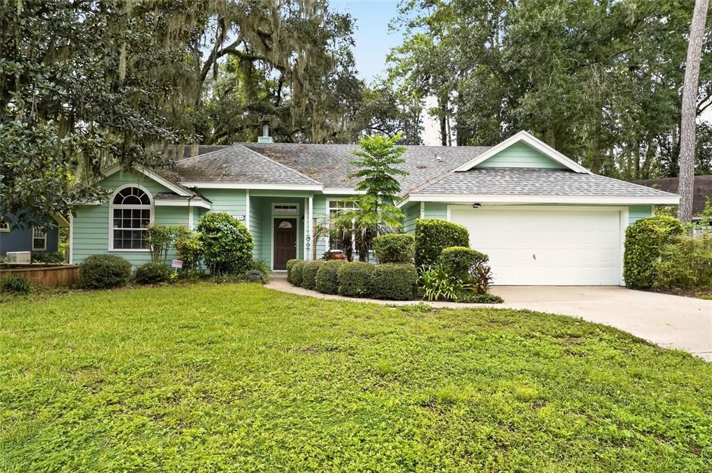For Sale: $330,000 (3 beds, 2 baths, 1942 Square Feet)