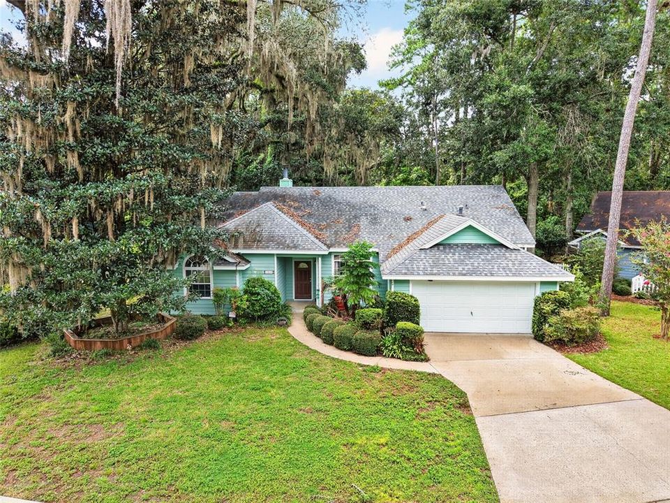For Sale: $330,000 (3 beds, 2 baths, 1942 Square Feet)
