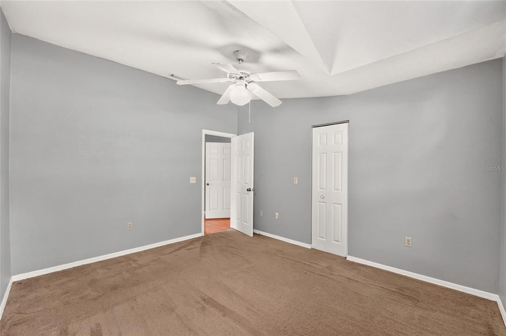 For Sale: $330,000 (3 beds, 2 baths, 1942 Square Feet)