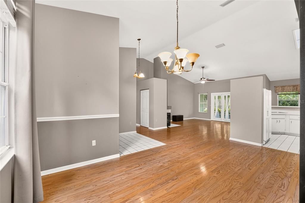 For Sale: $330,000 (3 beds, 2 baths, 1942 Square Feet)