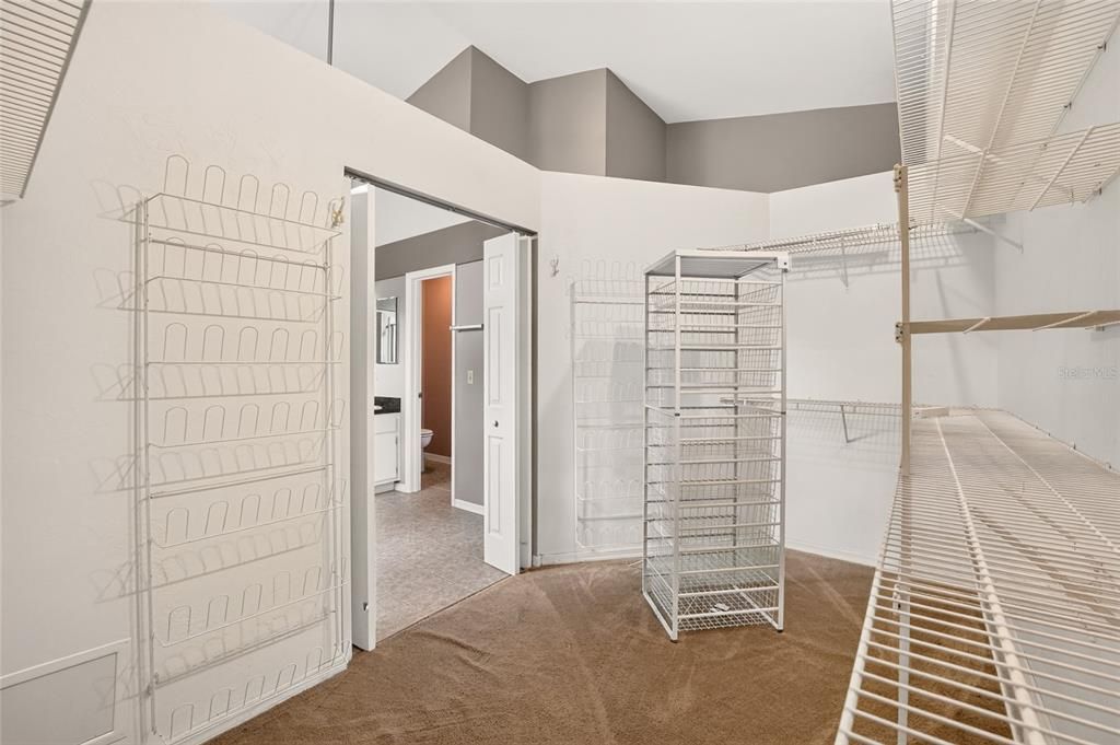 For Sale: $330,000 (3 beds, 2 baths, 1942 Square Feet)